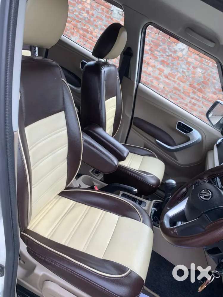 Mahindra Tuv 300 Top Model Diesel 7 Seater Suv 1 Owner Full Insurance