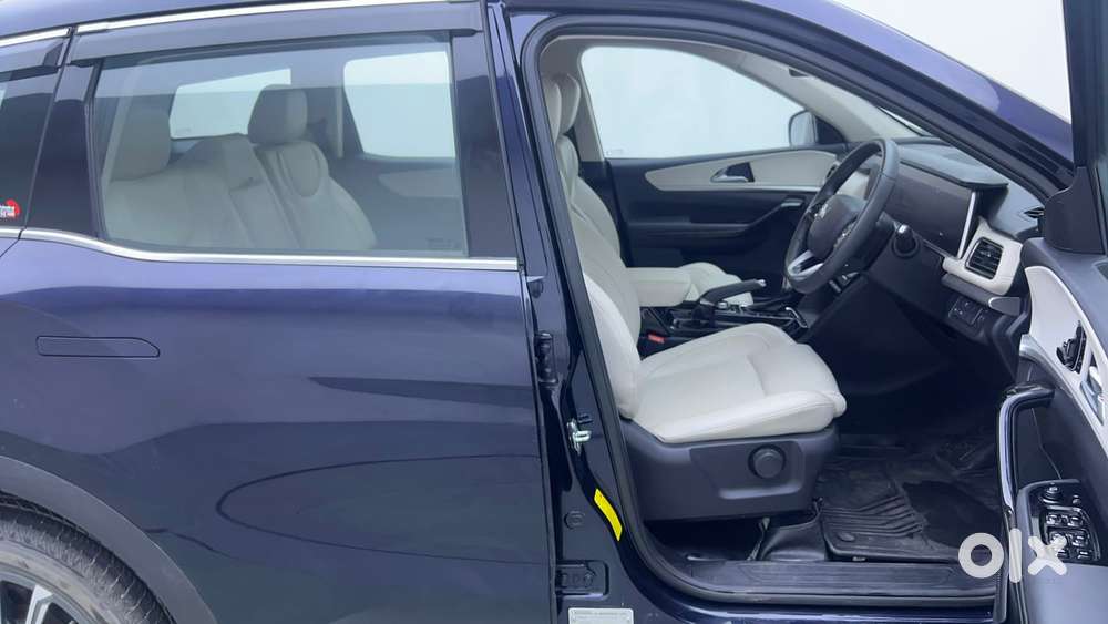 Mahindra Xuv700 2.0 Ax 7 Petrol At Str, 2024, Petrol
