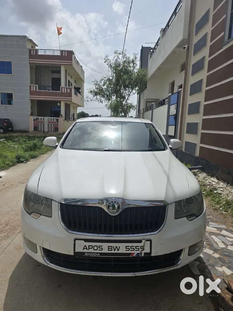 Skoda Superb Elegance 2011 Car