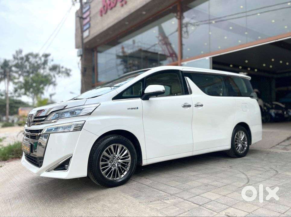 Toyota Vellfire 2.5 Executive Lounge, 2022, Petrol