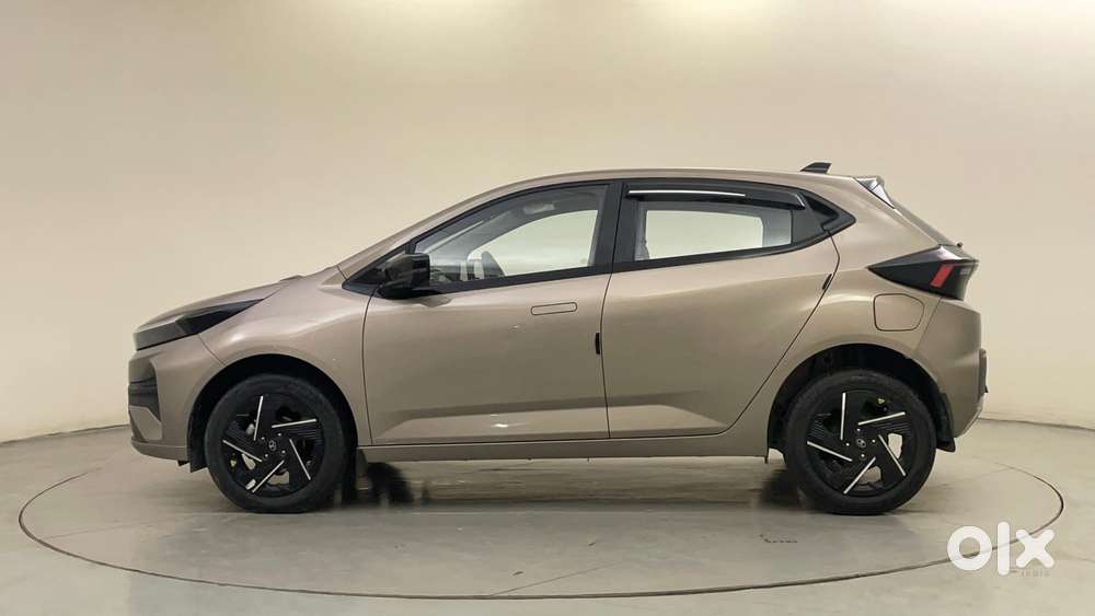 Tata Altroz Xe Petrol, 2025, Petrol