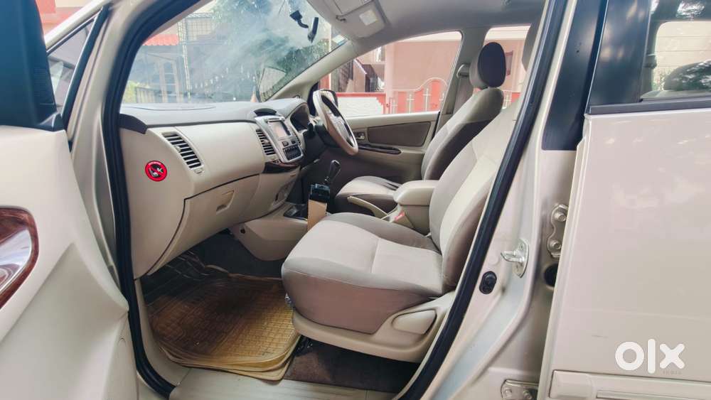 Toyota Innova 2.5 V Diesel 8-seater, 2012, Diesel