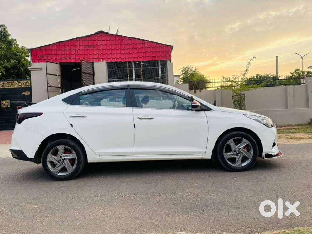 Hyundai Verna 1.5 Sx Ivt, 2022, Petrol