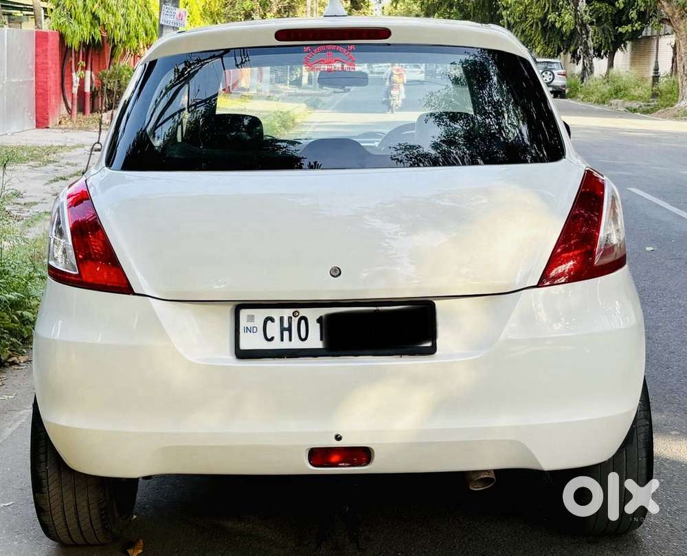 Maruti Suzuki Swift 1.2 Vxi Glory Edition, 2016, Petrol