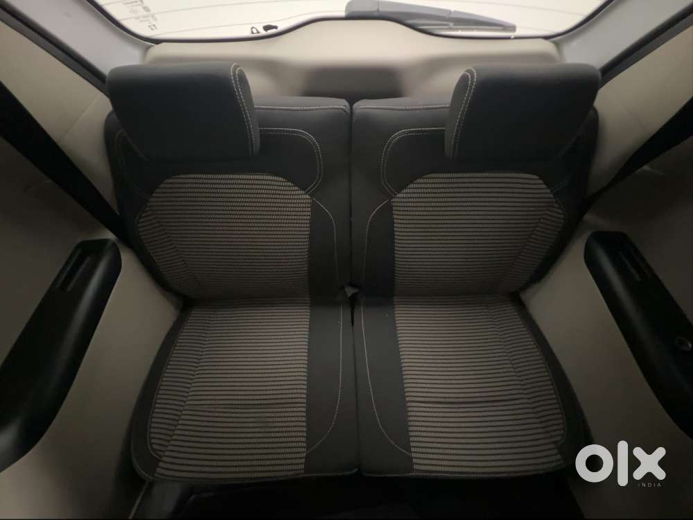 Renault Triber Rxz, 2023, Petrol