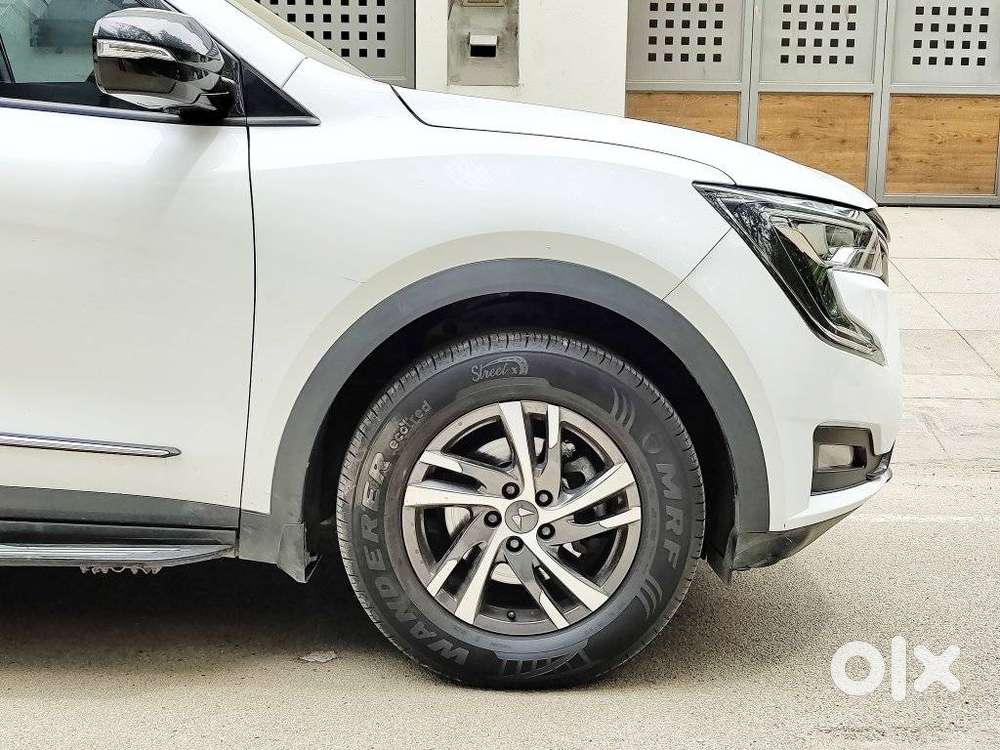 Mahindra Xuv700 2.0 Ax 5 Petrol Mt 7 Str, 2023, Petrol