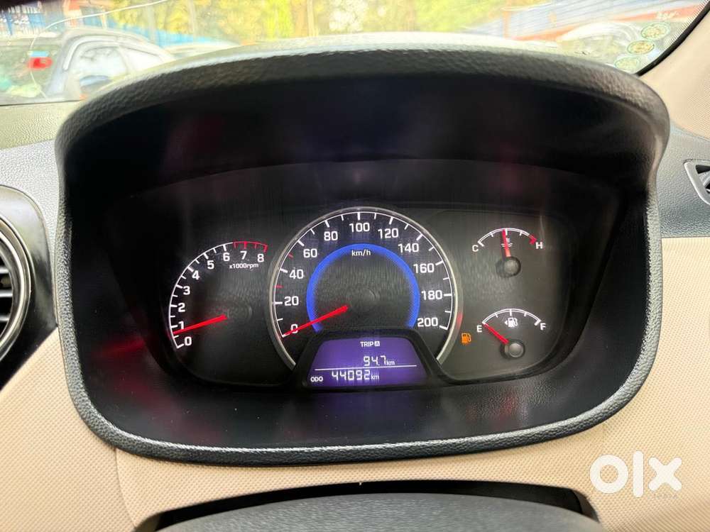 Hyundai Grand I10 Sportz, 2016, Petrol
