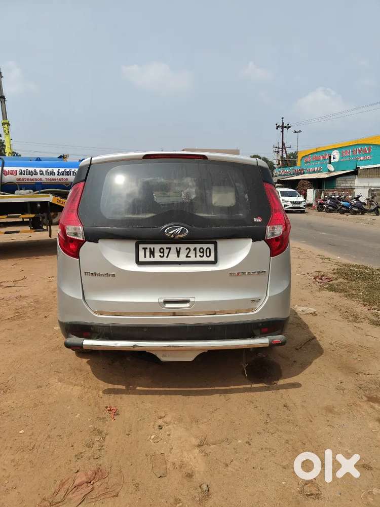 Mahindra Marazzo 2023 Diesel 87000 Km Driven