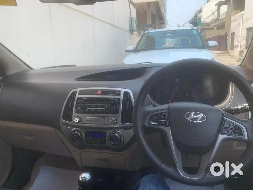 I20 Asta 31829 Kms Run Top Model Brand New Condition With New Tyres