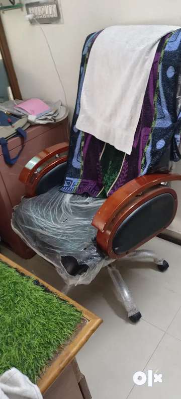 Rolling chair in olx hot sale