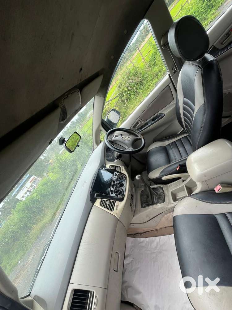 Toyota Innova 2.5 G (diesel) 8 Seater, 2011, Diesel