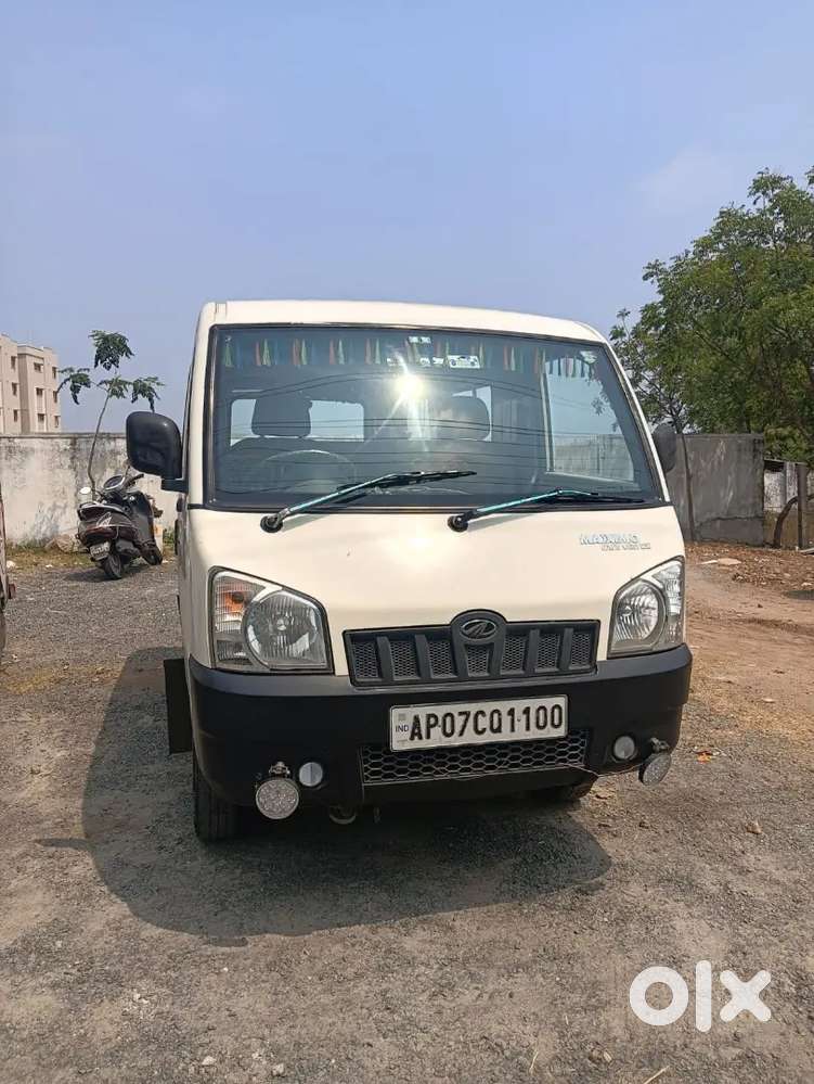 Mahindra Van