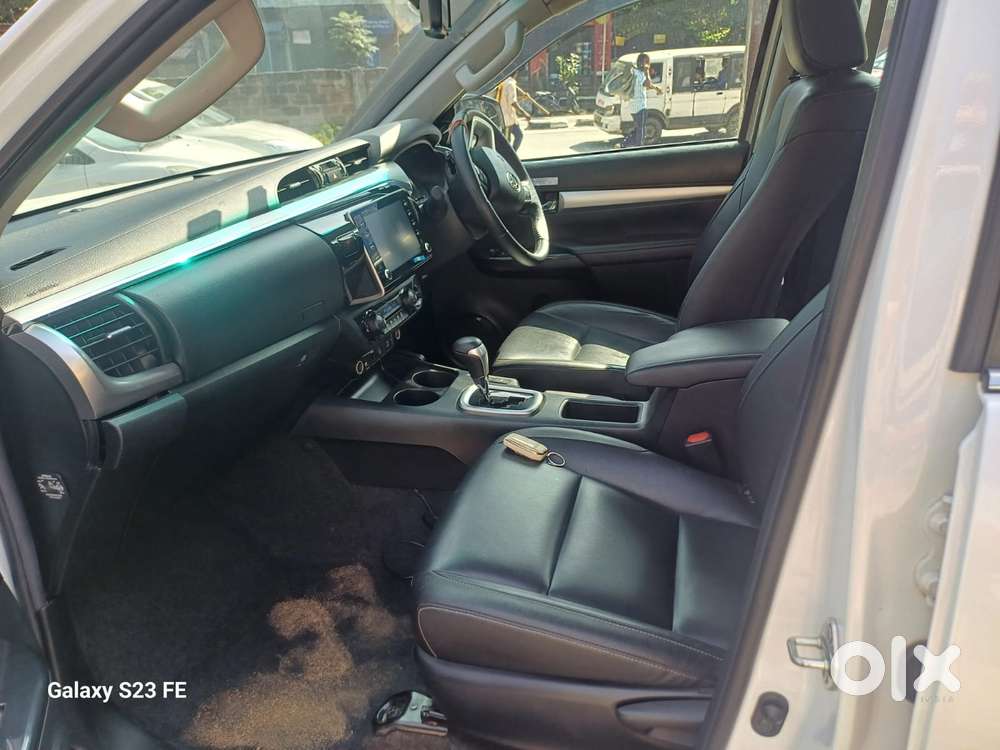 Toyota Hilux 2.8 High 4x4 Mt, 2023, Diesel