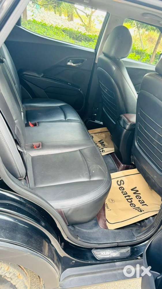 Mahindra Xuv300 Turbosport 2023 Petrol Well Maintained