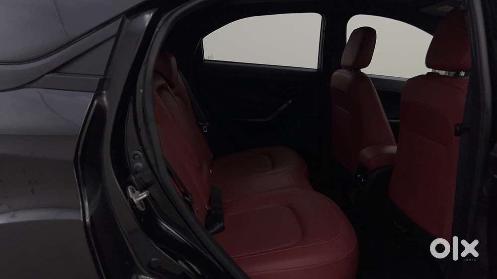 Tata Nexon 1.2 Revotron Xz Plus Luxs Red Dark Edition Amt, 2023, Pet..