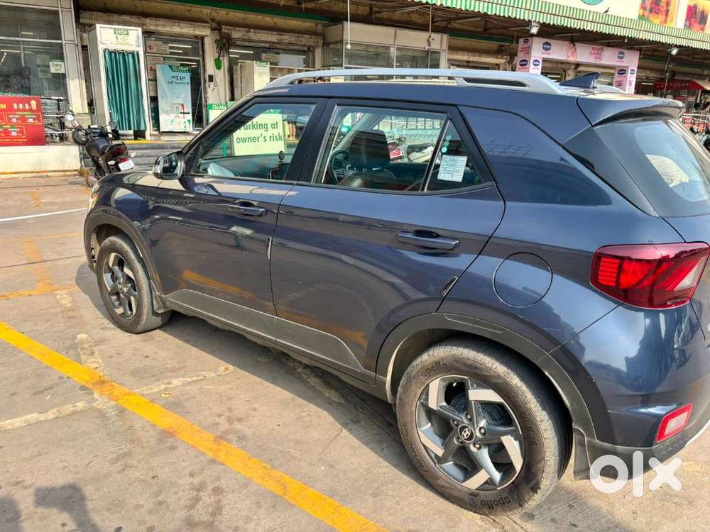 Hyundai Venue 2019 Petrol 75000 Km Driven