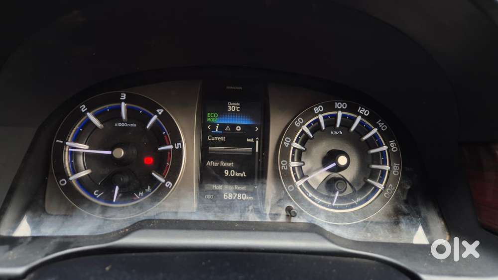 Toyota Innova Crysta 2.4 V 8 Str, 2016, Diesel