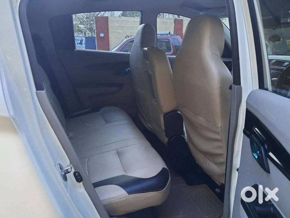 Mahindra Kuv 100 Mfalcon G80 K8 Dual Tone, 2018, Petrol