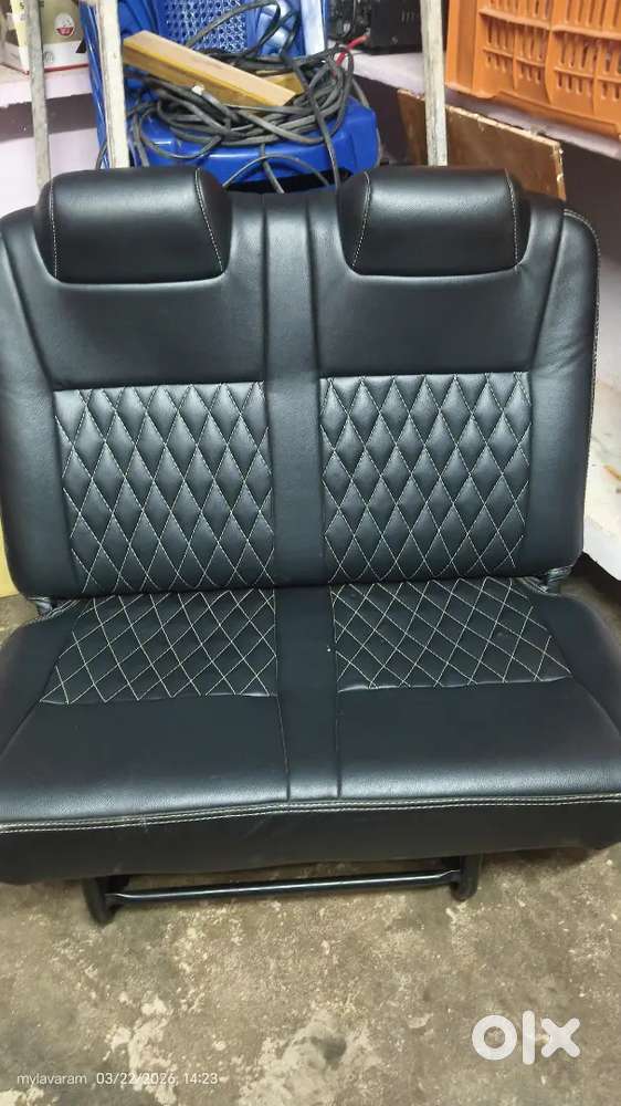 Two Member Seat For Seal