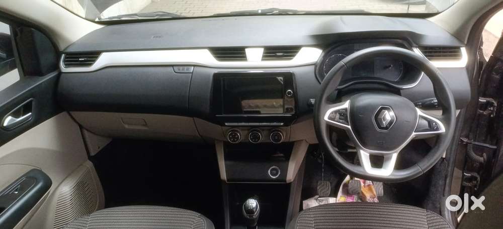 Renault Triber Rxz, 2023, Petrol
