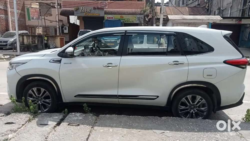 Toyota Innova Hycross 2023