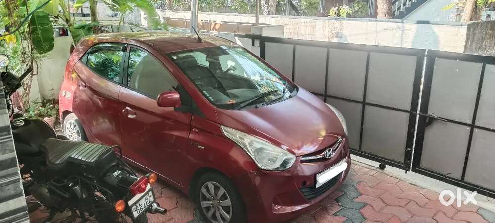 Family Using, Well Maintained Eon Lpg/petrol