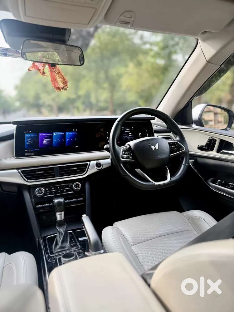 Mahindra Xuv700 2.0 Ax 7 Petrol At Str, 2022, Petrol