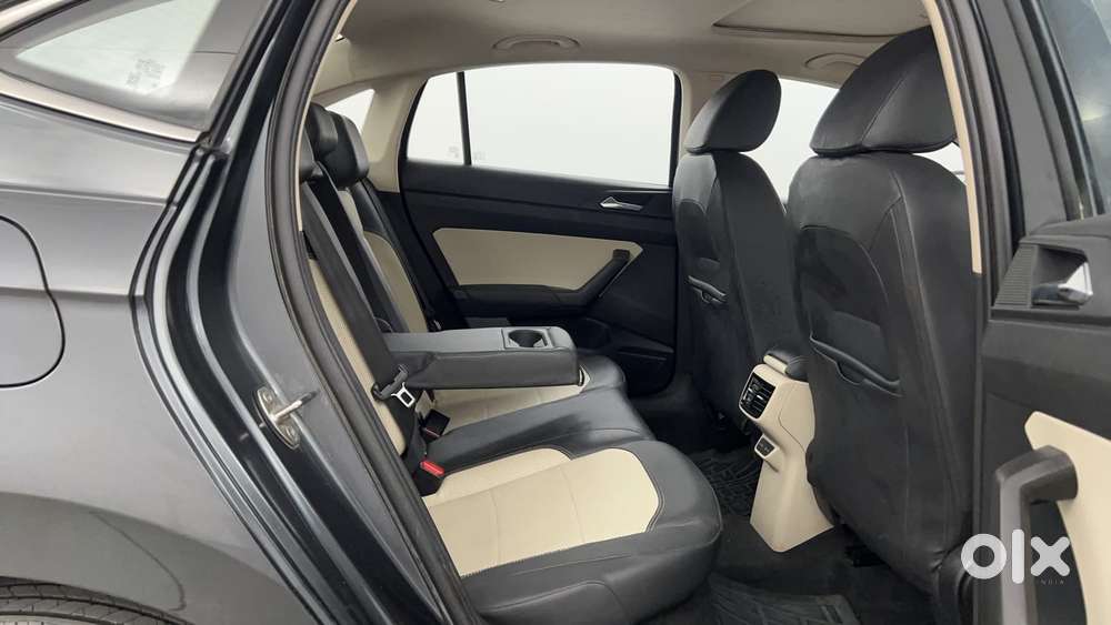 Skoda Slavia Style 1.0l Tsi At, 2022, Petrol