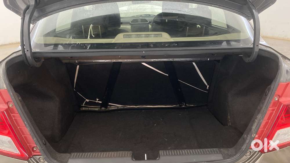 Maruti Suzuki Swift Dzire Amt Vxi, 2017, Petrol