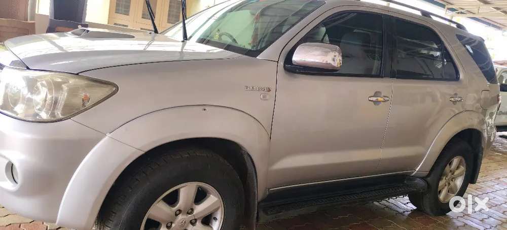 Toyota Fortuner Legender 2010 Diesel 200000 Km Driven