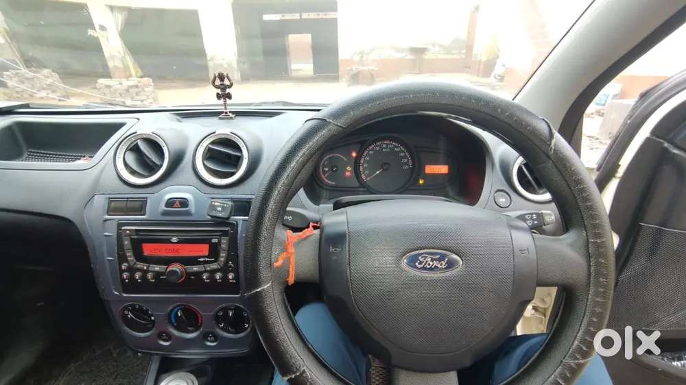 Ford Figo Petrol 2015