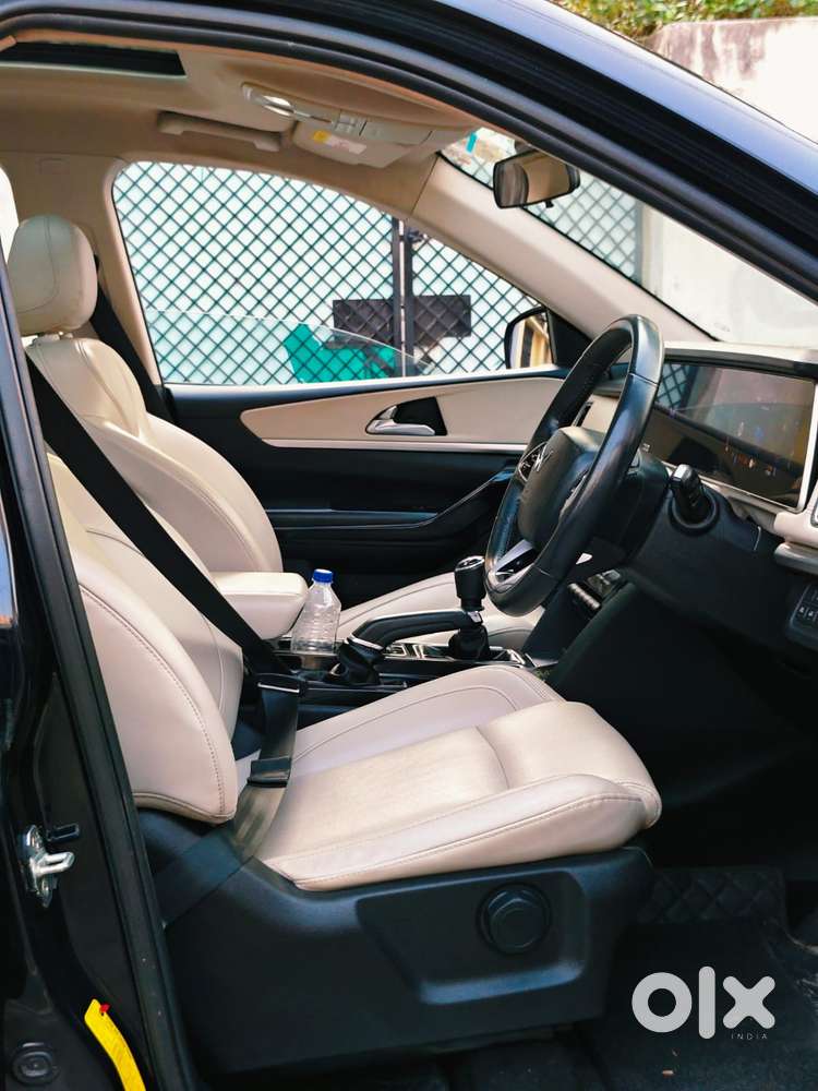 Mahindra Xuv700 2.2 Ax 7 Diesel Mt Luxury Pack Str, 2022, Diesel