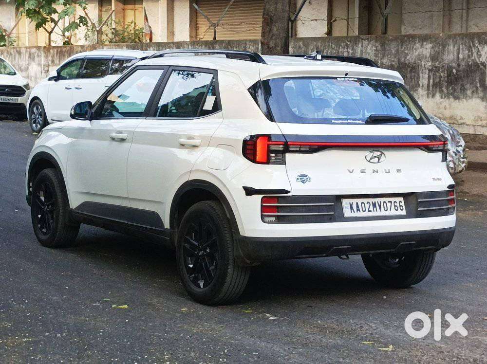 Hyundai Venue Sx(o) 1.0 Turbo Dct Knight Edition, 2024, Petrol
