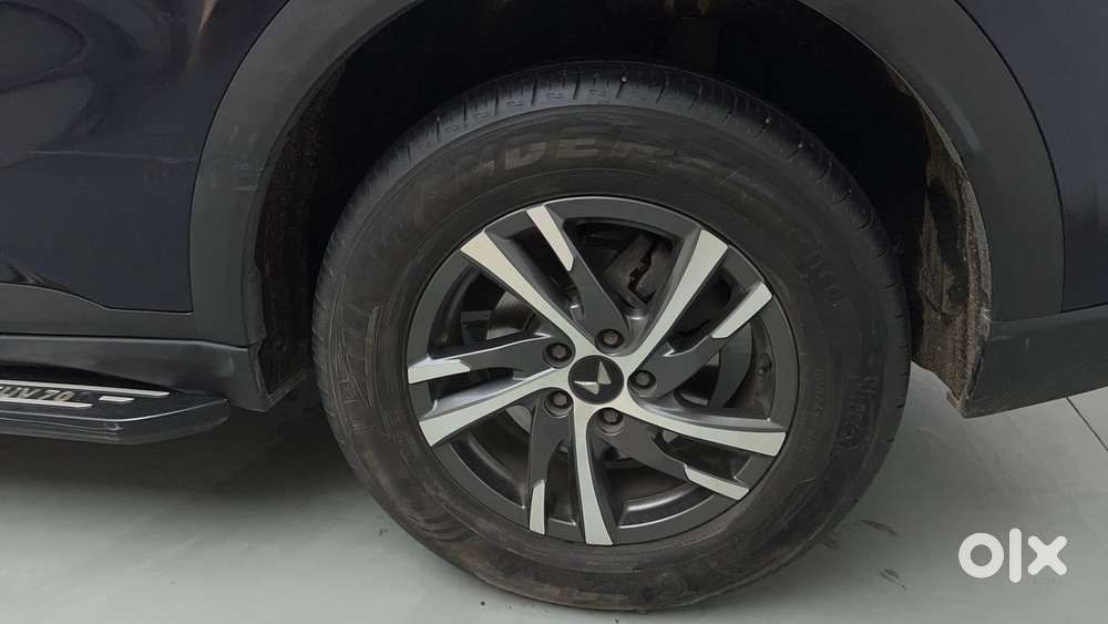 Mahindra Xuv700 2.0 Ax 5 Petrol At Str, 2024, Petrol