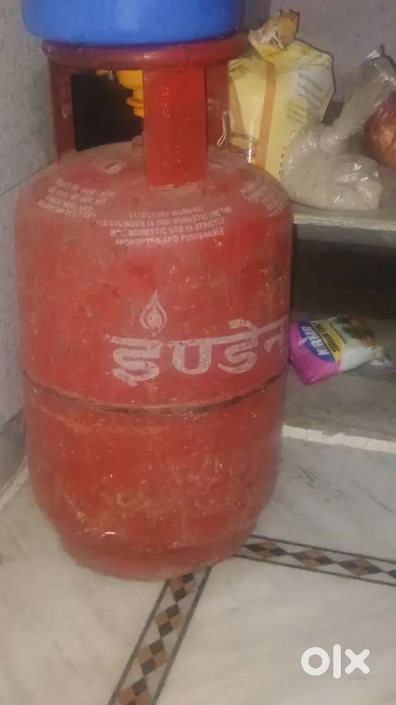 खाली गैस सलेंडर
