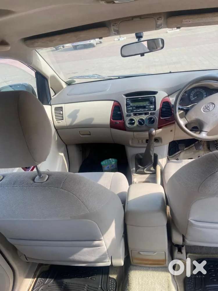 Toyota Innova Petrol