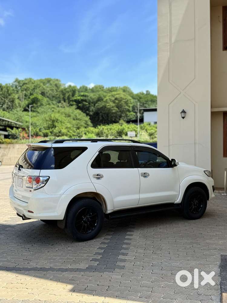 Toyota Fortuner 3.0 4x2 Automatic, 2013