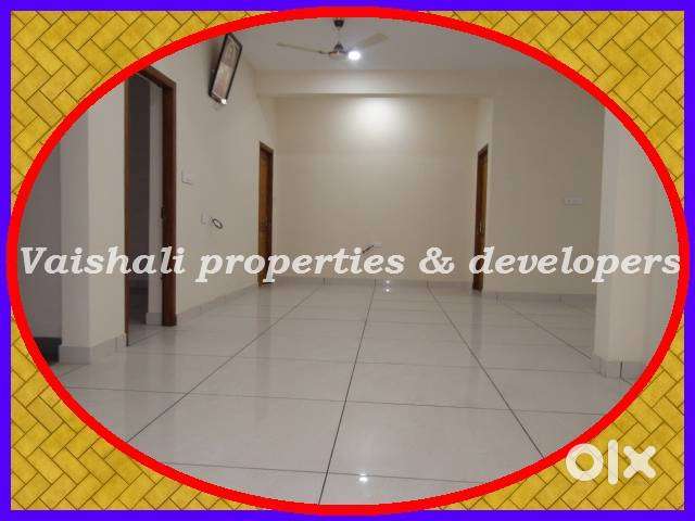 3 bhk Flat for SALE - Near Gandhi Road - 12 yrs old