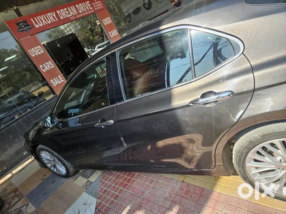 Toyota Camry Hybrid 2019