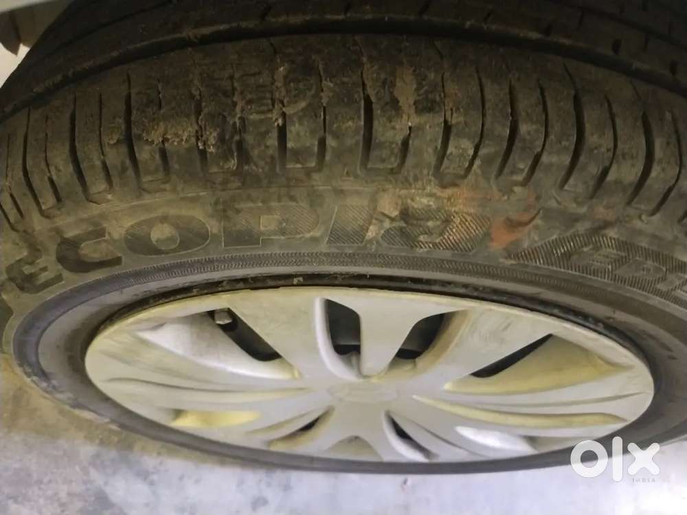 Charon Tyre 90% Hai, Gadi Mein Koi Kami Nahin Hai Ekadam Okay Gadi Hai