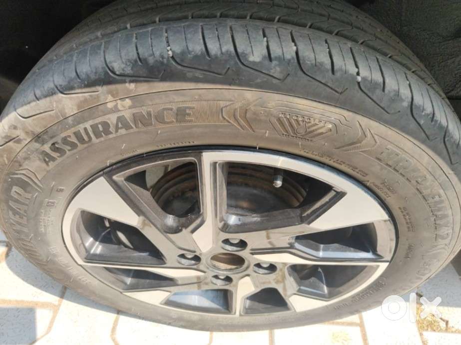 Tata Punch Accomplished  Dazzle S Cng, 2023, Petrol