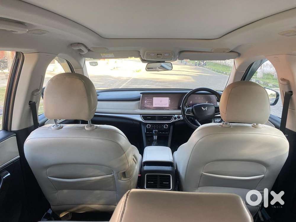 Mahindra Xuv700 2022 Diesel Well Maintained