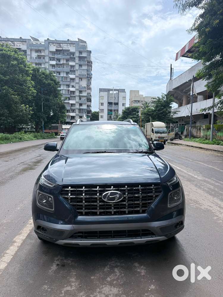 Hyundai Venue 2021 Petrol 70000 Km Driven