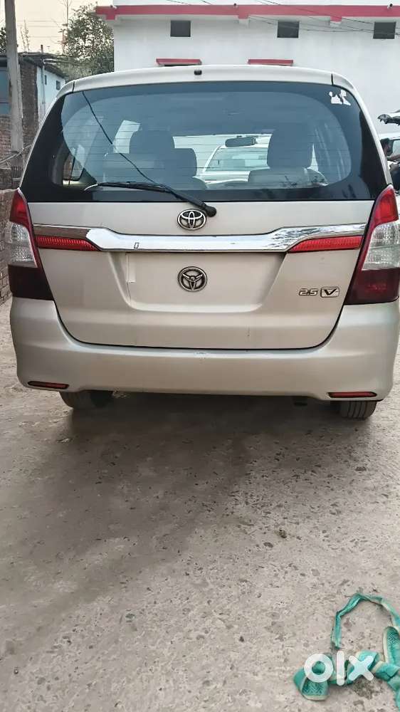 Toyota Innova 2013 Diesel 289000 Km Driven Captain Seat