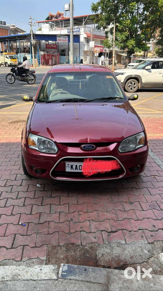 Ford Ikon.