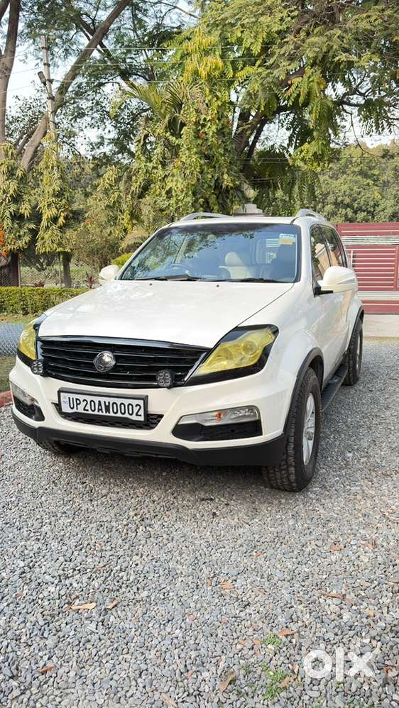 Mahindra Rexton 2016