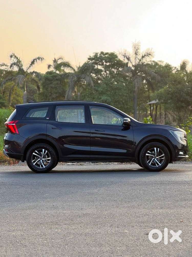Mahindra Xuv700 2.0 Ax 5 Petrol Mt Str, 2022, Petrol