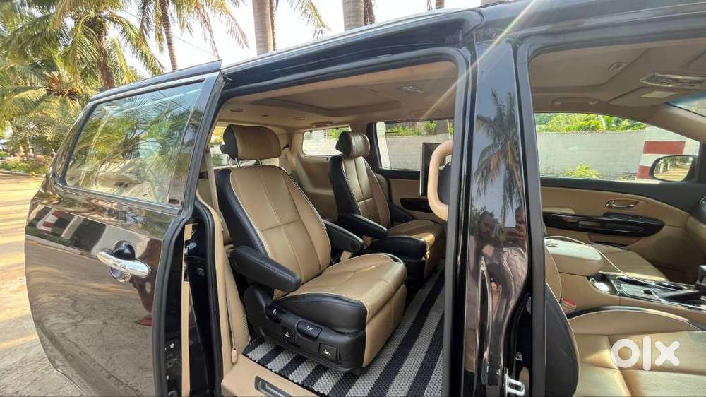 Kia Carnival 7 Seater Limousine