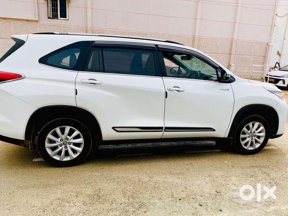 Toyota Innova Hycross 2.0 Vx Hybrid 7 Str, 2023, Petrol