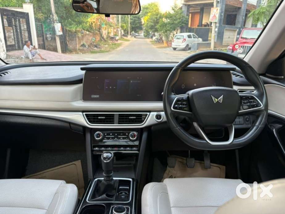 Mahindra Xuv700 2.2 Ax 7 Diesel Mt Luxury Pack Str, 2023, Diesel